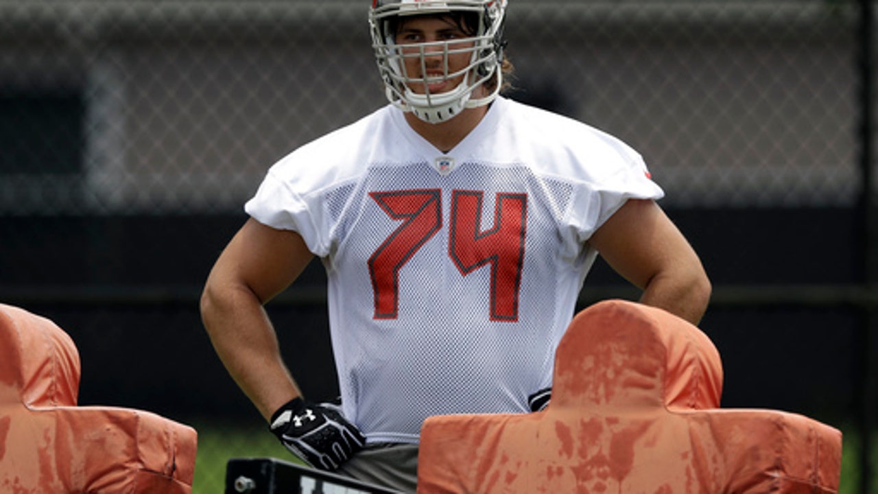 Sweezy adding edge to Buccaneers' young, improving O-line